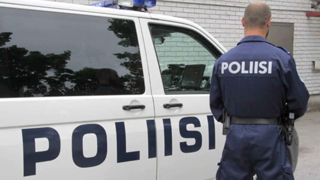 Tarvittiin kaksi poliisia ja sosiaalitoimi, ennen kuin Mika saatiin hoitoon.