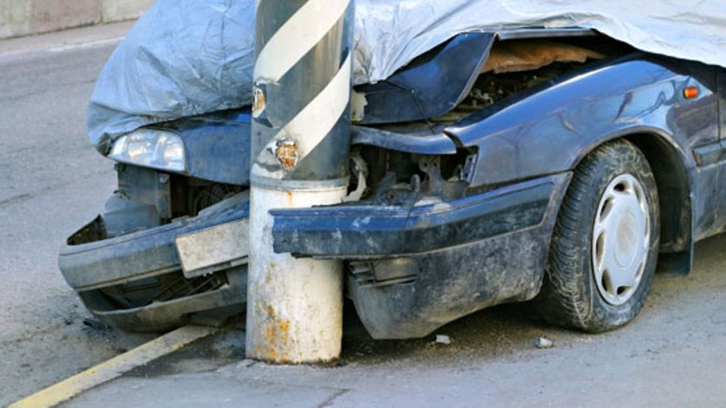 Huomiokyvyn heikkeneminen saa iäkkäät kolaroimaan.