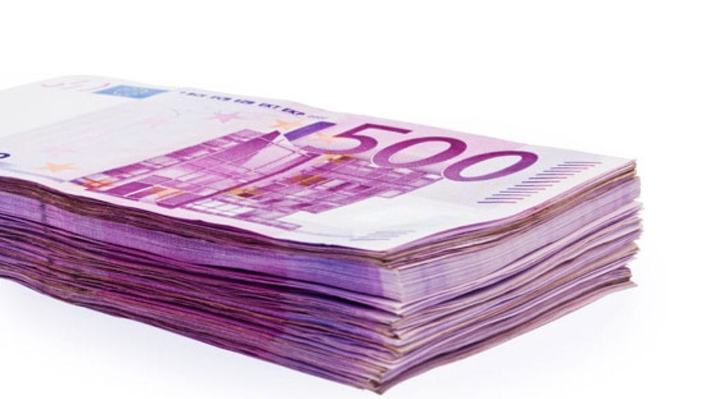 Sari uskoo veljensä varastaneen isältä rahaa tuhansien eurojen edestä.