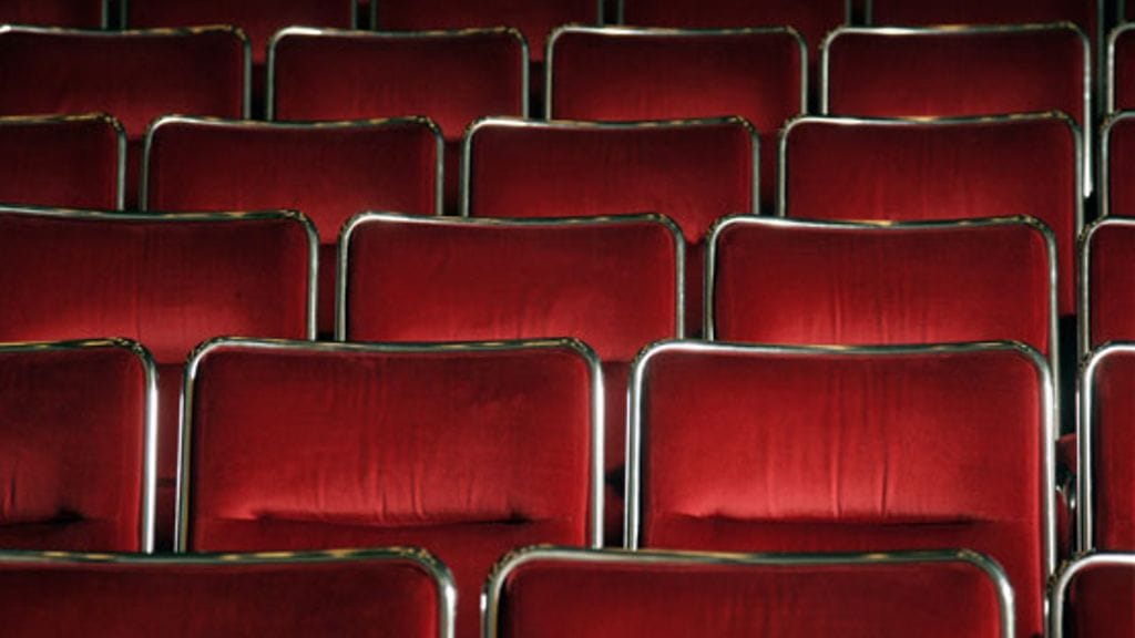 Suomessa taiteellisuus ja synkkyys ovat elokuvan arvostuksen mittareita.