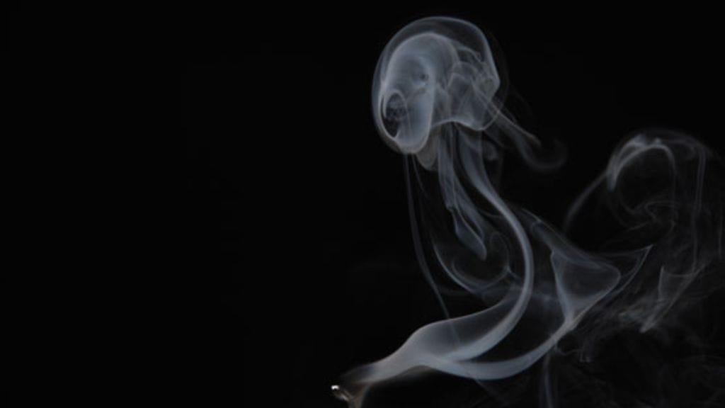 Voivatko kuolleiden henget jäädä kummittelemaan?