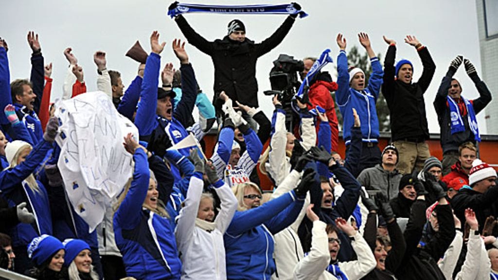 Vimpelin faneja Kouvolassa 2010, kuva: Timo Jaakonaho/Lehtikuva