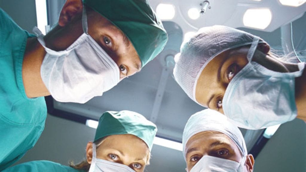 Oudoimpia potilaskeissejä keräännytään joskus ihmettelemään porukalla. Kuvituskuva.