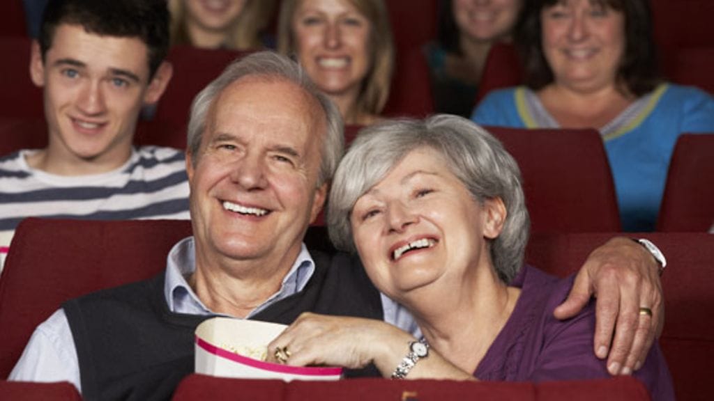 Varttuneiden katsojien määrä on kasvanut Finnkinon elokuvateattereissa. Kuvituskuva.