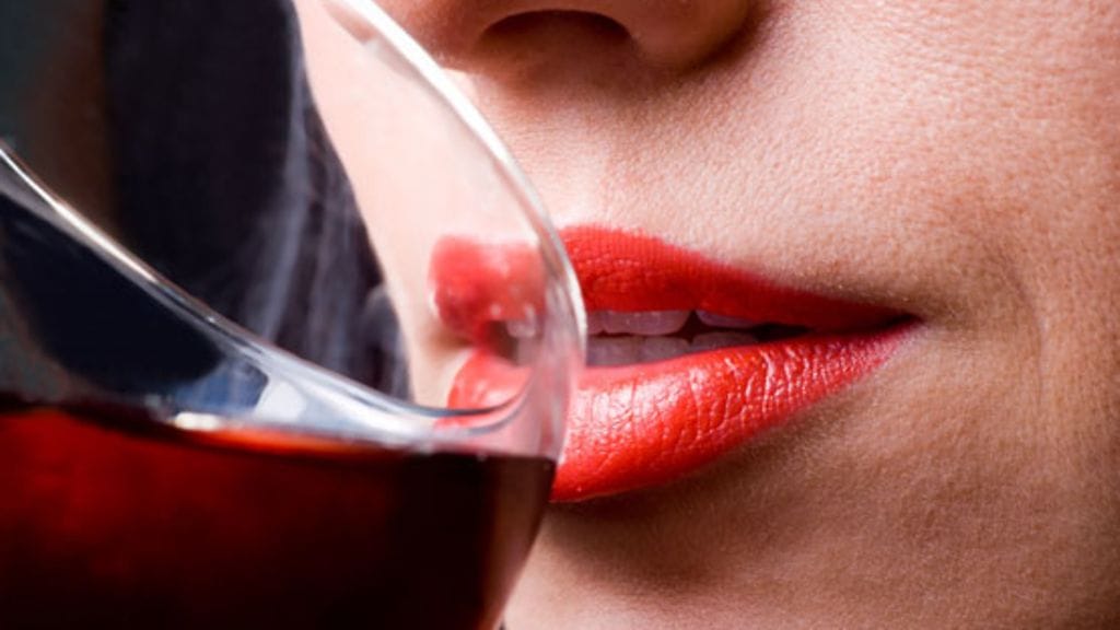 Viinilasi silloin tällöin saattaa ehkäistä reumaa.