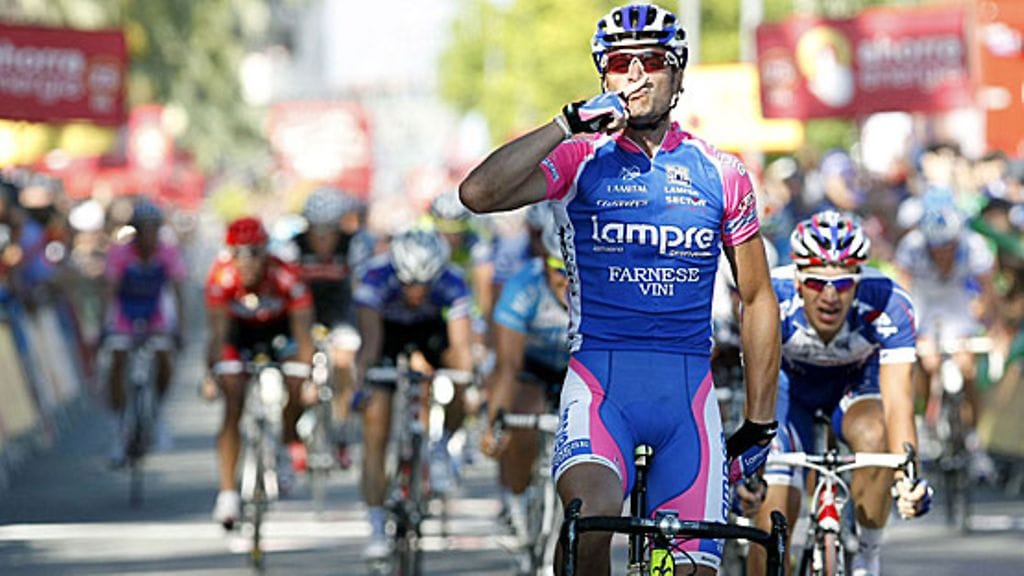 Alessandro Petacchi tuulettaa etappivoittoa. Kuva: ZIPI/EPA.