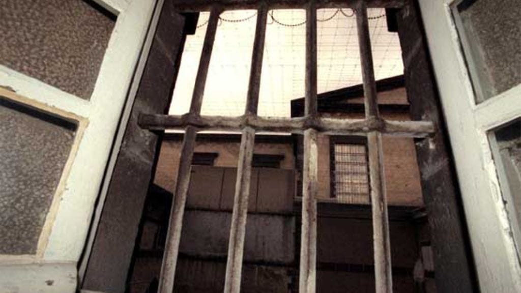 Maria Åkerblom yritti paeta lain kouraa useaan otteeseen, mutta jäi aina lopulta kiinni.