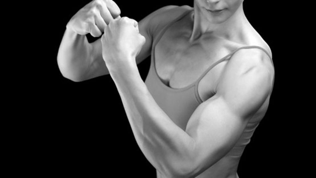 Brittiläisellä isoäidillä on maailman naisista neljänneksi upeimmat lihakset. kuvituskuva.