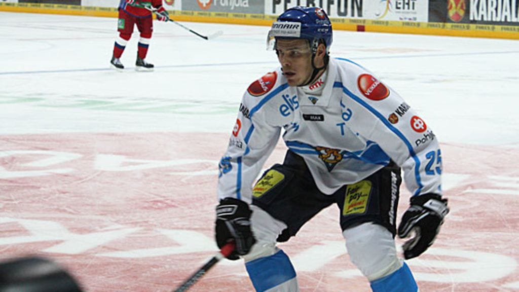 Ville Uusitalo pelasi Venäjää vastaan ensimmäisen maaottelunsa Karjala-turnauksessa. Kuva: Antti Rämänen, MTV3