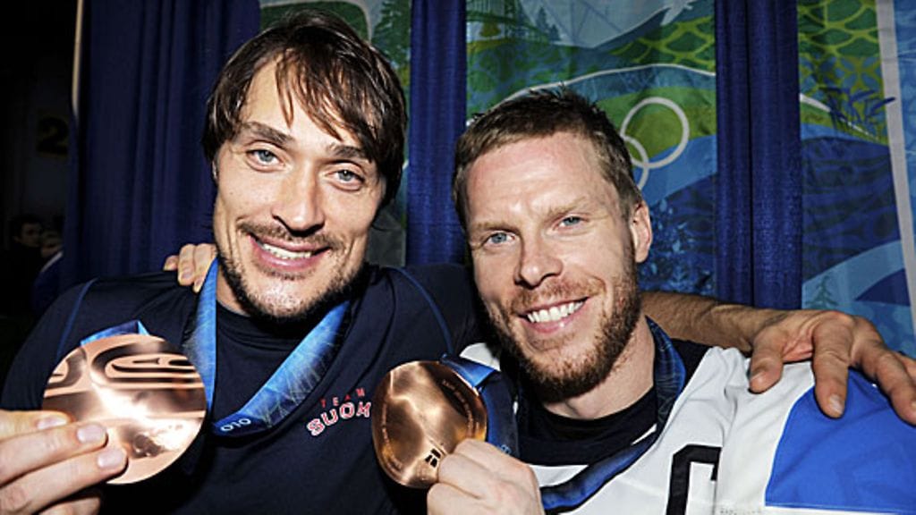 Teemu Selänne ja Saku Koivu saapuvat Linnan juhliin.