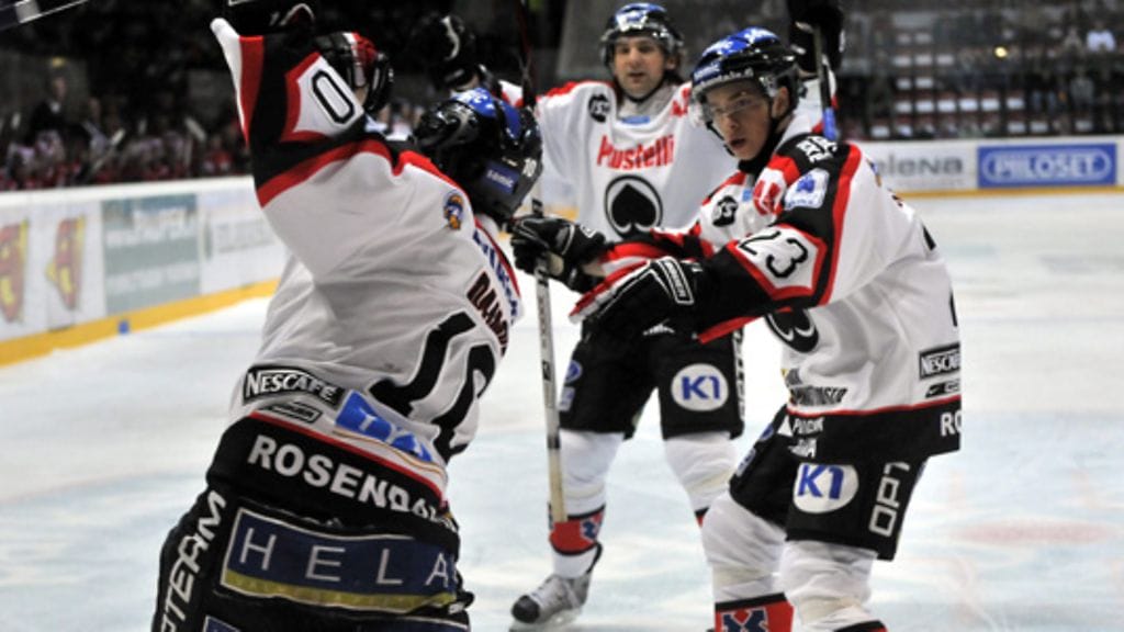 Ässät juhlii. Kuva: Lehtikuva