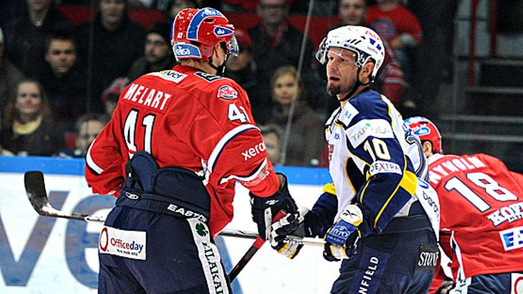 HIFK:n Ilari Melart ja Bluesin Jere Karalahti ottivat yhteen edellisessä kohtaamisessa, kuva:NPI/Vesa Koivunen