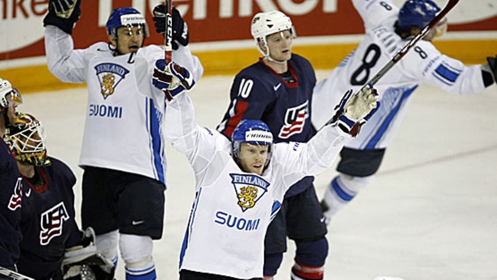 ..ja näin juhlittiin 2008 MM-kisojen USA-ottelussa. Kuva: Martti Kainulainen/LEHTIKUVA.