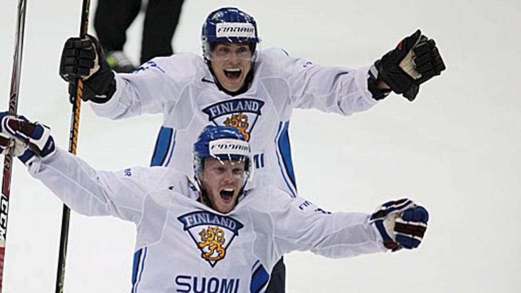 Saku Koivu ja Teemu Selänne (Kuva: EPA/SANDOR FIZLI)