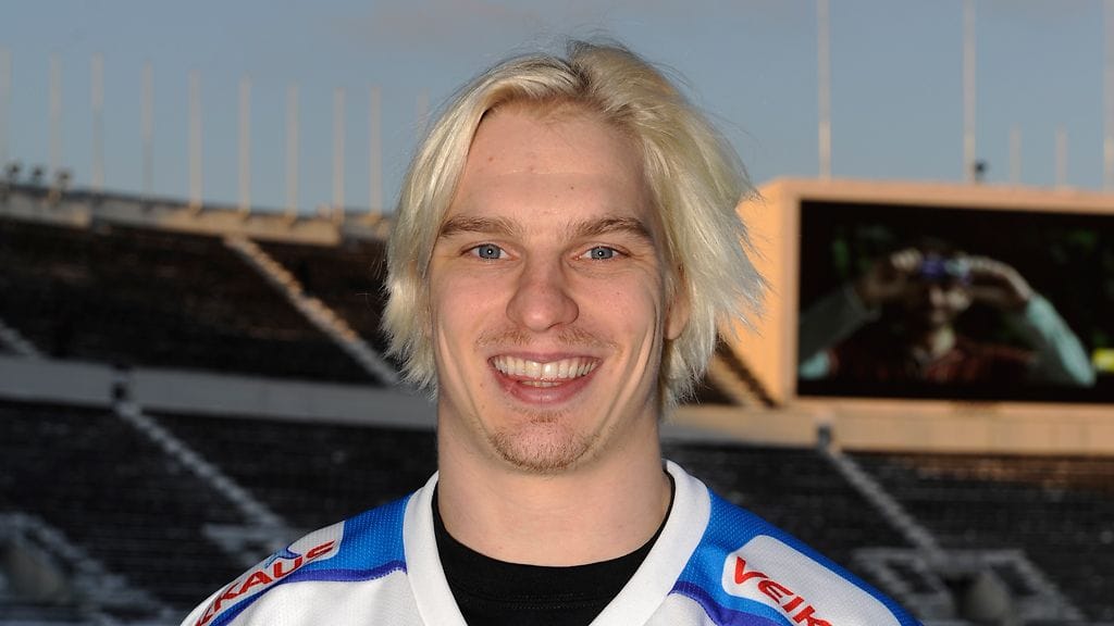Jääkiekkoilija Antti Pihlström vaikuttaa myös ravipiireissä.