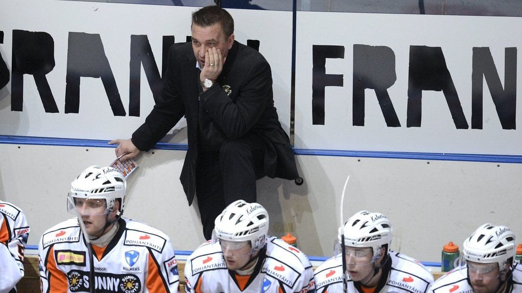 Ari-Pekka Selin herätteli joukkuettaan happihyppelyllä.