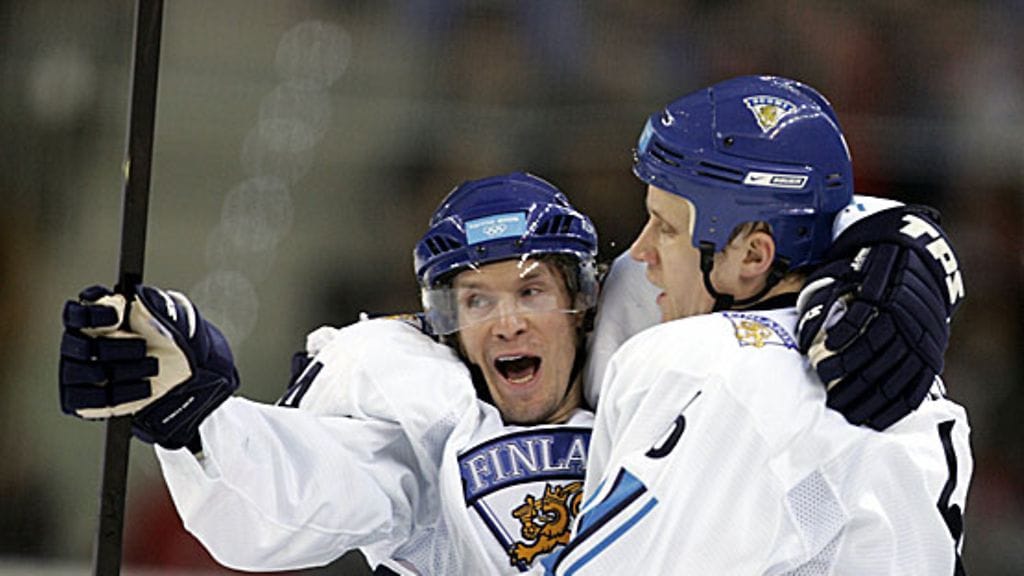 Kimmo Timonen ja Sami Salo Torinon olympialaisissa 2006, kuva: Martti Kainulainen/Lehtikuva