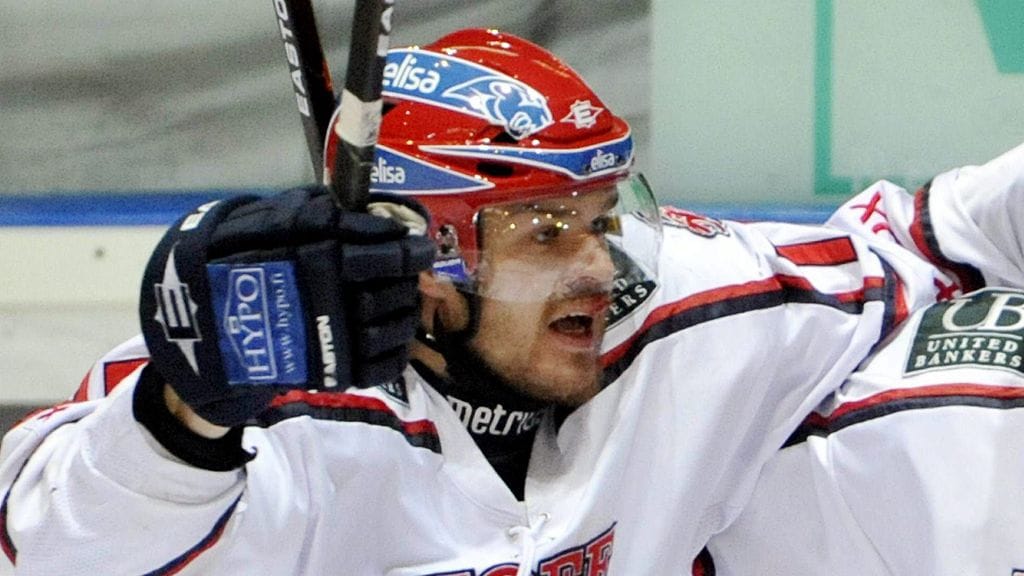 Siim Liivik juhlii maalia ylähuuli paisuneena