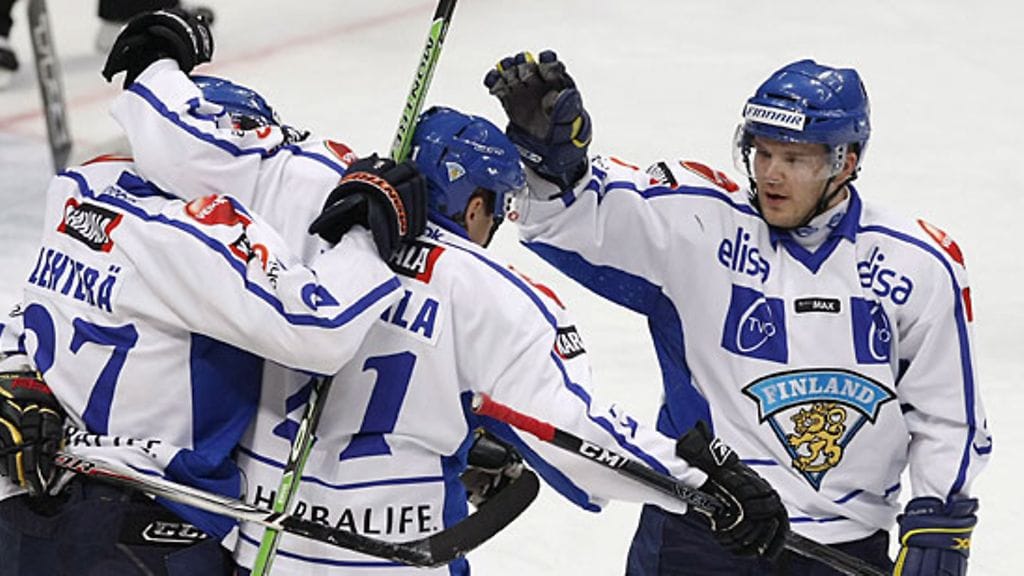 Leijonat juhlivat Moskovassa. Kuva: Serge Tshirikov/EPA.