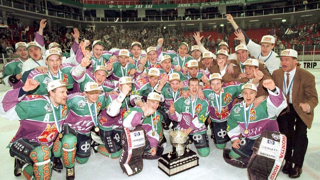1996 Jokerit juhlivat mestaruutta Turkuhallissa.