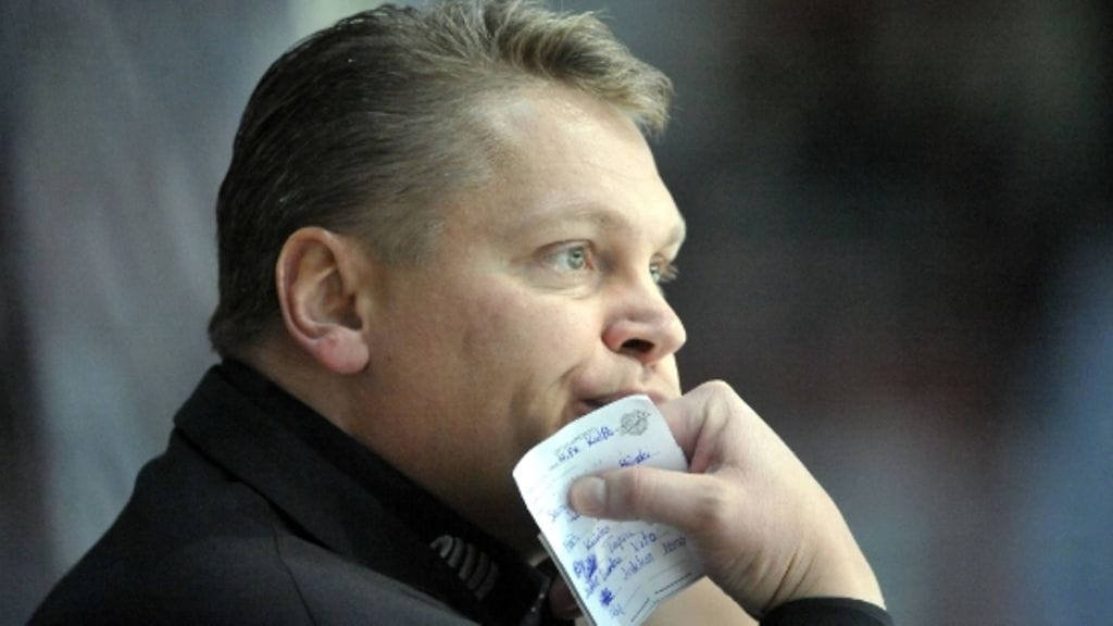 KalPan päävalmentaja Pekka Virta mietteliäänä, kuva: Jussi Nukari/Lehtikuva