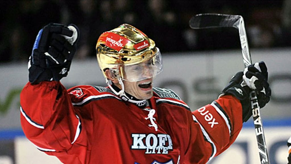 Ville Peltonen ja HIFK juhlivat lauantaina.