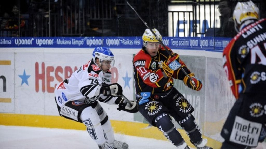 Antti Erkinjuntti, TPS, ja Simo Mälkiä, Jokerit.