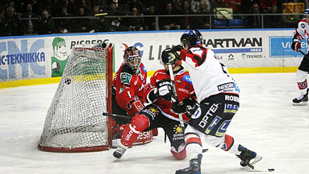 Severi Sillanpää iskee 2-1-voittomaalin, kuva: Beni Köhler/ Str / Lehtikuva