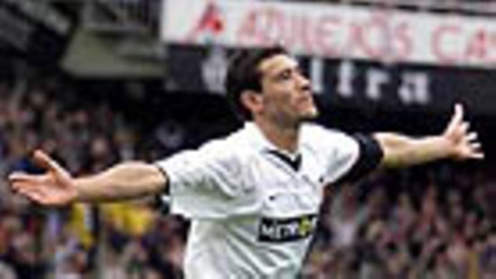 Kily Gonzalez Valencian paidassa. Photo: Firo Foto/Getty Images