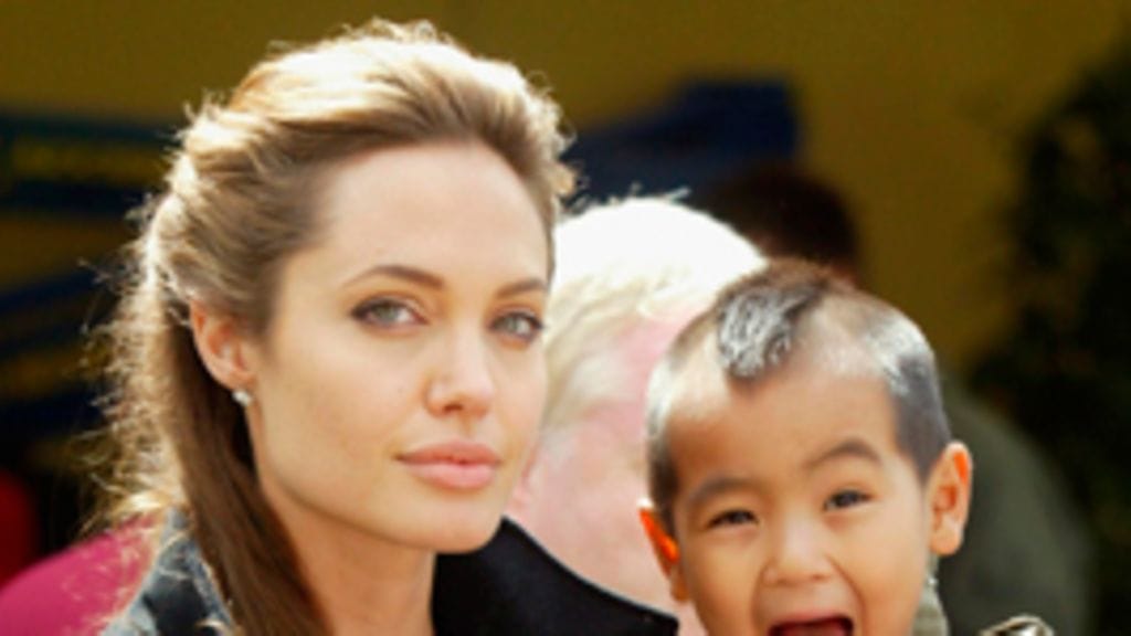 Angelina Jolie Maddox-poikansa kanssa. (Kuva: MJ Kim/Getty Images)