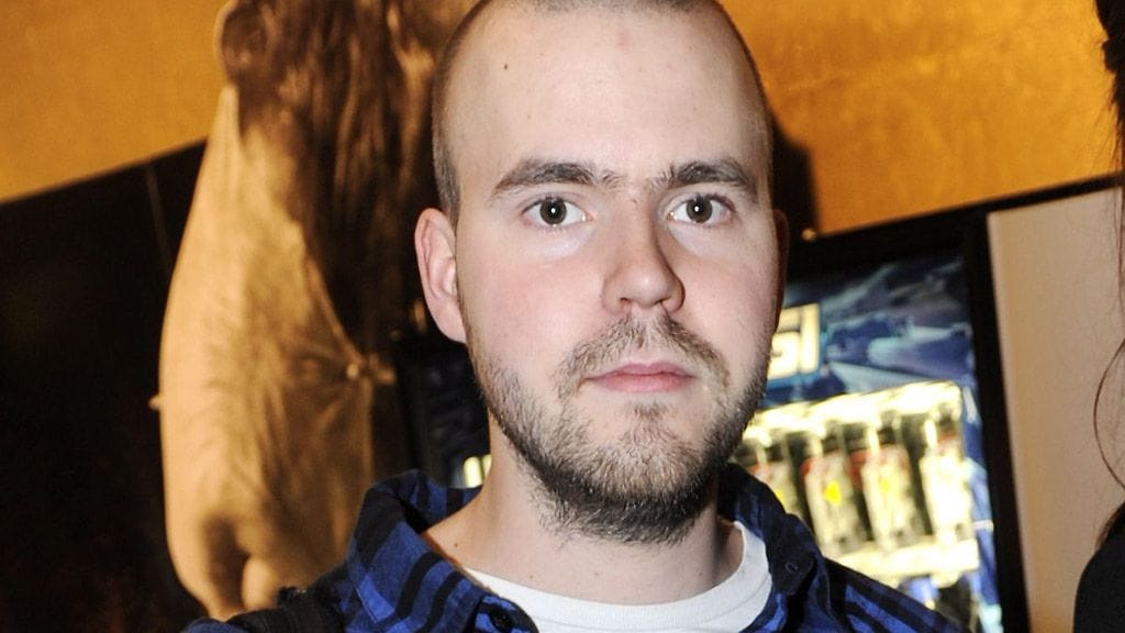 Mika Kurvinen on siirtynyt kameran toiselle puolelle.