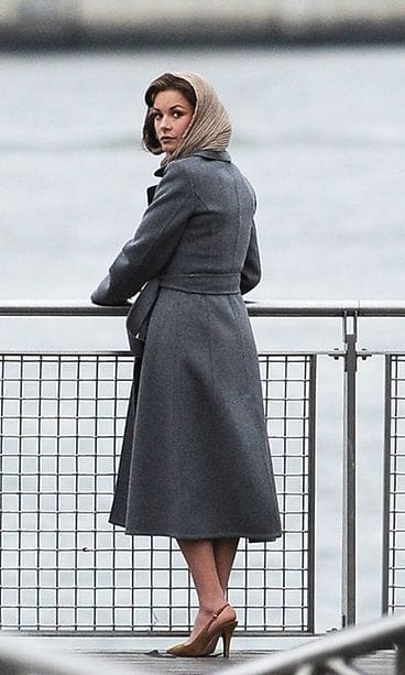 Catherine Zeta-Jones säkenöi upeassa 50-luvun tyylissään.