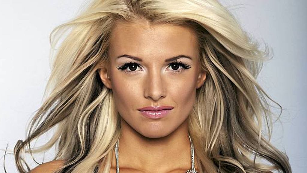 Lauri Dalla Vallen Juuli-rakas on upea kaunotar.