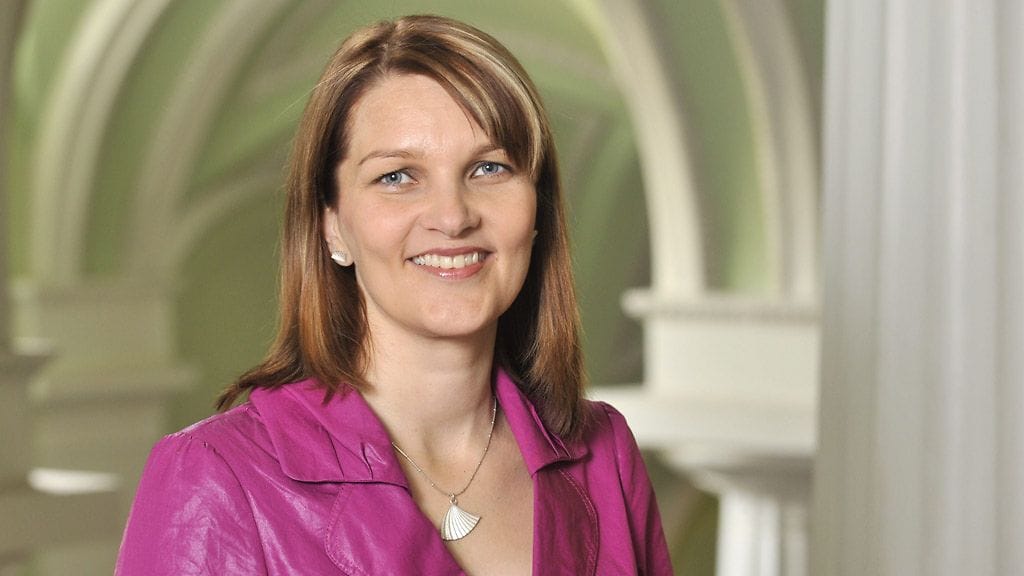 Mari Kiviniemi paljastaa millaisessa iltapuvussa saapuu Linnaan 6.12.2011