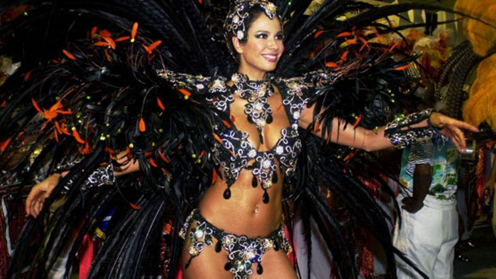 Brasiliassa koko kansa juhlii sambakarnevaaleja.