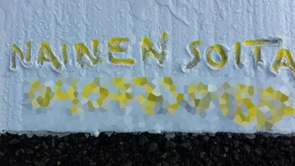 Helsingin keskustan suojatiestä löytyi torstaiaamuna erikoinen treffi-ilmoitus.