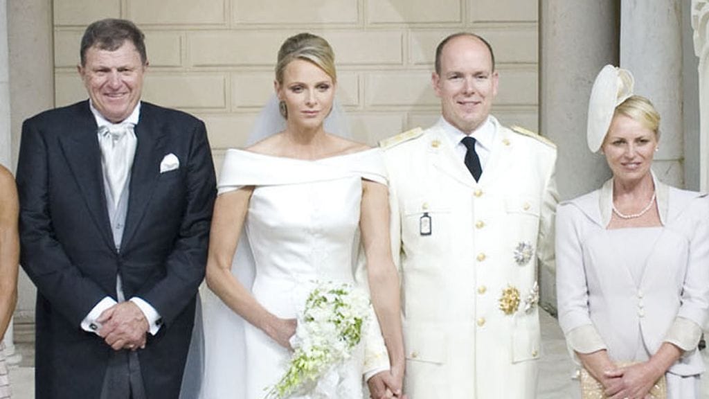 Ruhtinatar Charlenelta ei hymy irtoa virallisessa hääpotretissa.