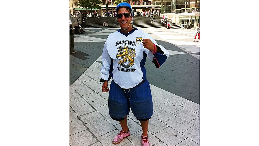 Amin Asikainen juhli polttareitaa Ruotsissa.