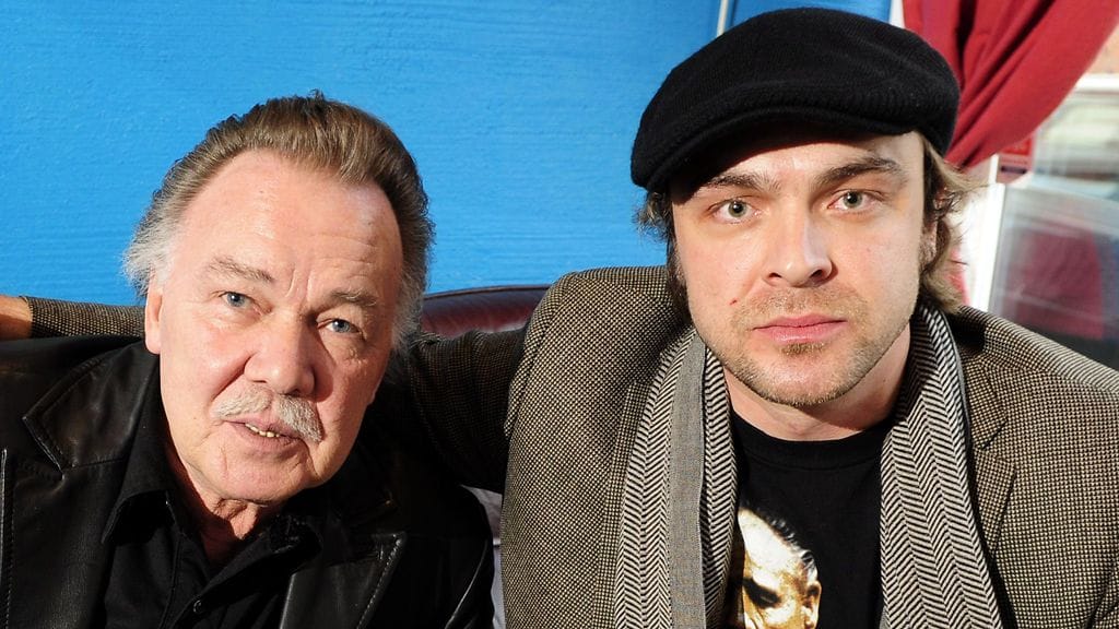 Kari Tapio poikansa Joona Jalkasen kanssa. Kuva vuodelta 2009.