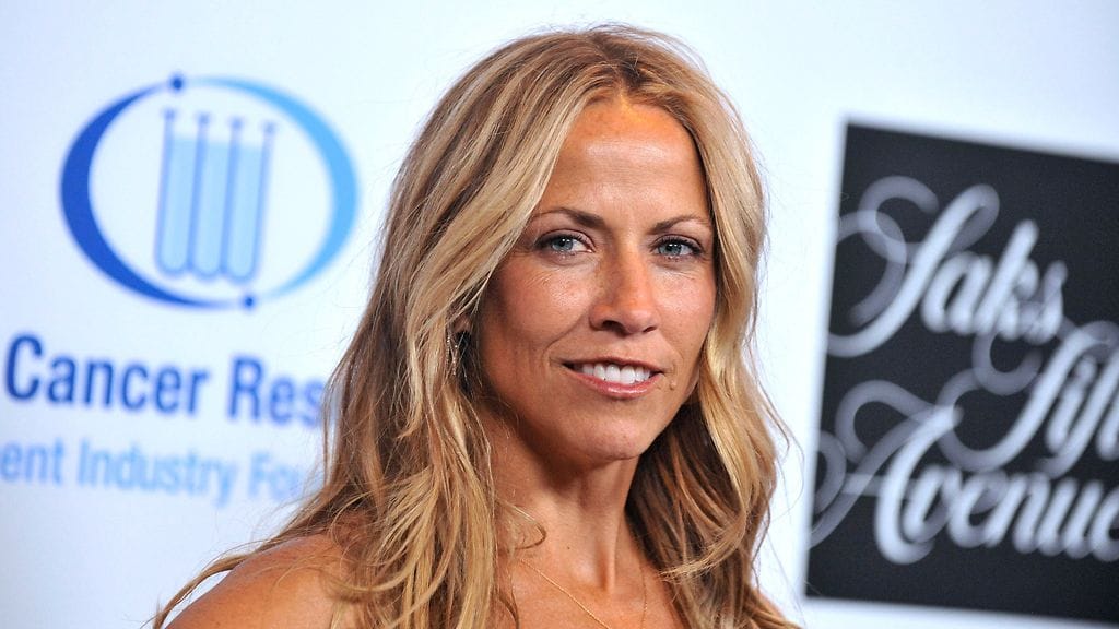 Sheryl Crow epäilee kännykkää aivokasvaimesta.