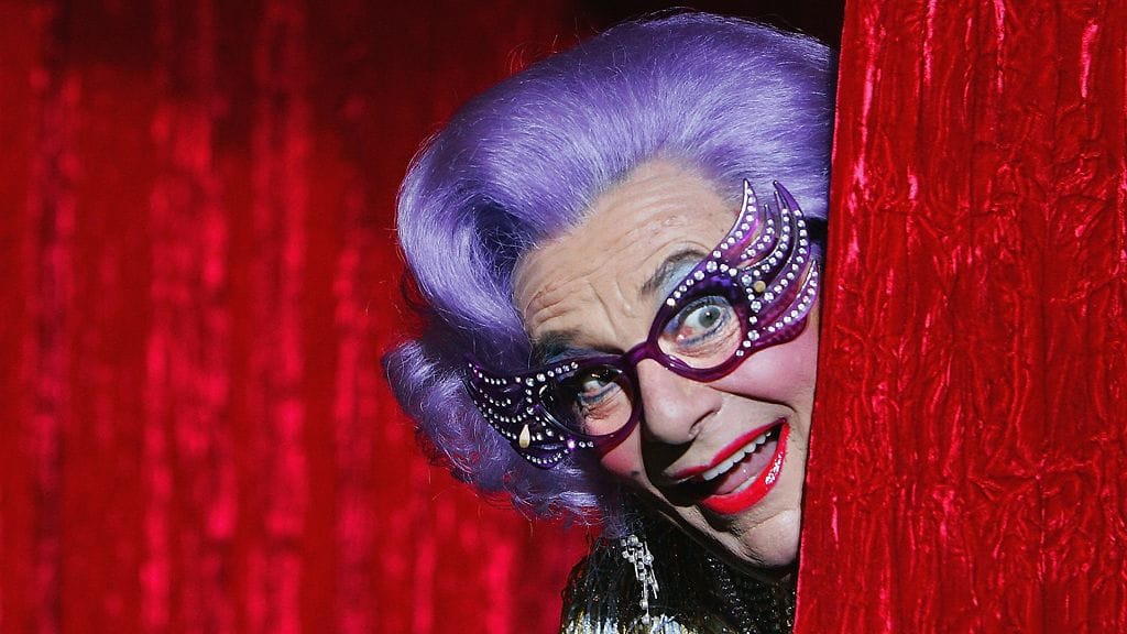 Dame Edna esiintyi Björnin synttäreillä.