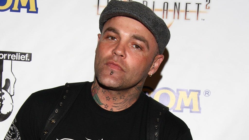 Taiteilijanimellä Shifty Shellshock esiintynyt laulaja kuoli 49-vuotiaana.