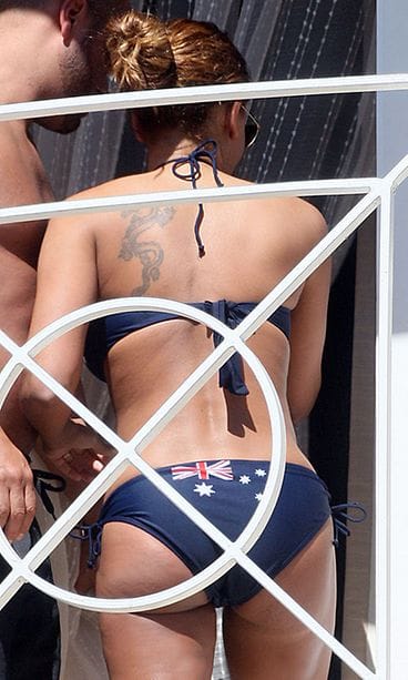 Mel B käänsi katseet bikineissä.