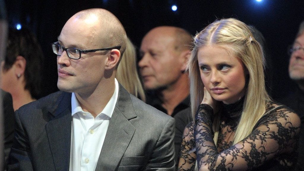 Jääkiekon MM-mitalisti Jarkko Ruutu saa perheenlisäystä vaimonsa kanssa.