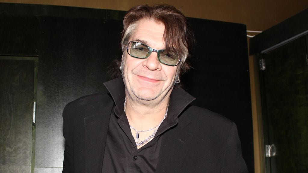 Jussi Lampi keskittyy jatkossa laulamiseen.