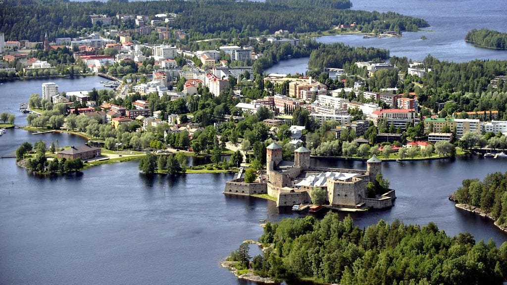 Savonlinnassa riittää rantaviivaa.