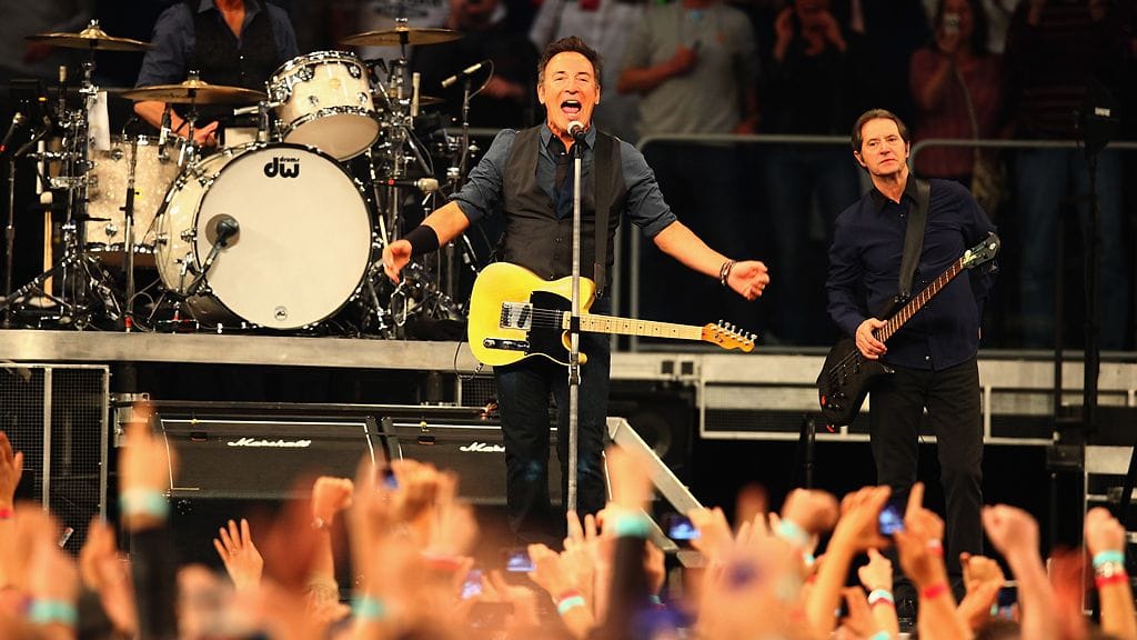 Bruce Springsteen villitsi suomalaisyleisönsä energisellä esiintymisellään.