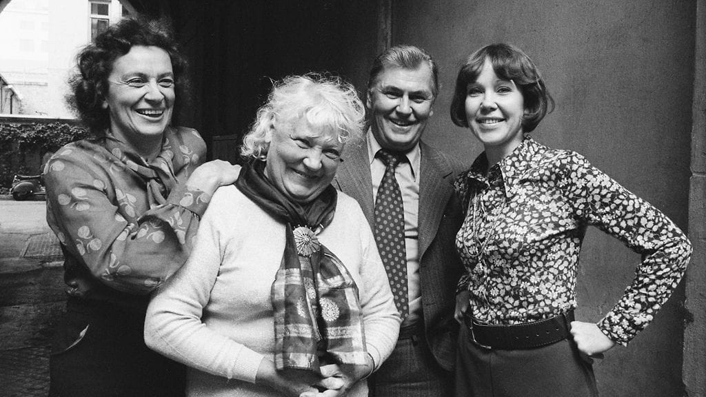 Teatteri Jurkan syysinfo, vas-oik: näyttelijät Vappu, Emmi ja Sakari Jurkka sekä Helen Elde, 25. syyskuuta 1975.