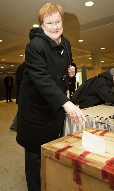 Tarja Halonen äänestämässä 31.1.2012.