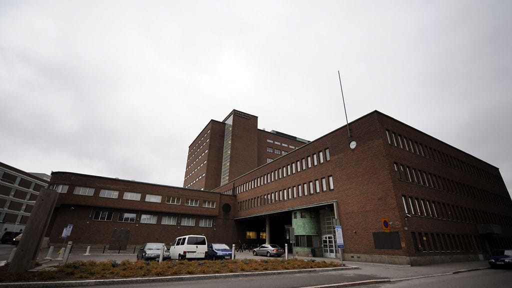 Helsingin käräjäoikeus langetti 1997 syntyneelle tytölle sakkoja opettajan pahoinpitelystä.